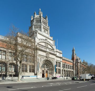 V&A
