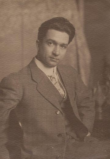 F. Luis Mora